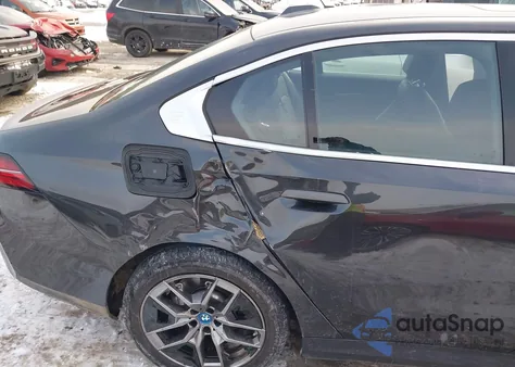 2024 BMW I5 Edrive40 z USA, uszkodzony, nr VIN WBY33FK0XRCS41305